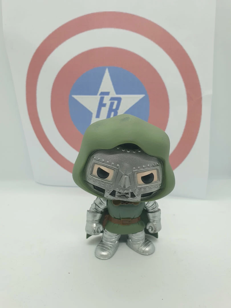 Allarna S Marvel - Dr. Doom Out Of Box Pop! Vinyl 1 Allarna S Marvel - Dr. Doom Out Of Box Pop! Vinyl